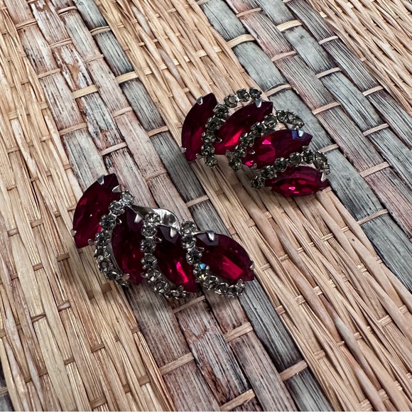 Weiss Red Rhinestone Vintage Clip on Silver-tone Earrings/Ear Bobs - Picture 1 of 9